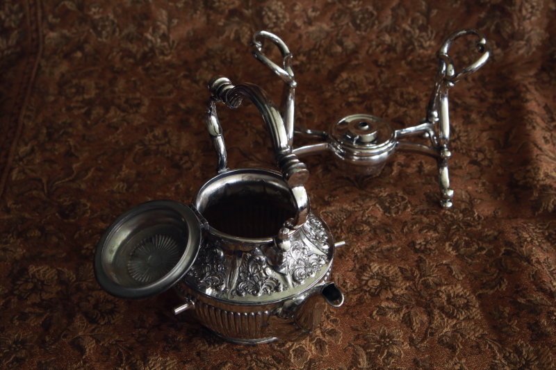 薔薇のレリーフのティーケトルアンドスタンド　philip ashberry and sons ヴィクトリアン　イギリス　アンティークストリュフ