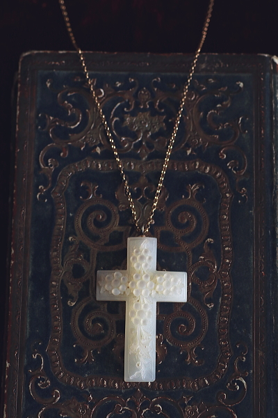 ベツレヘムパール　花十字ペンダント　パレスチナ　アンティークストリュフ