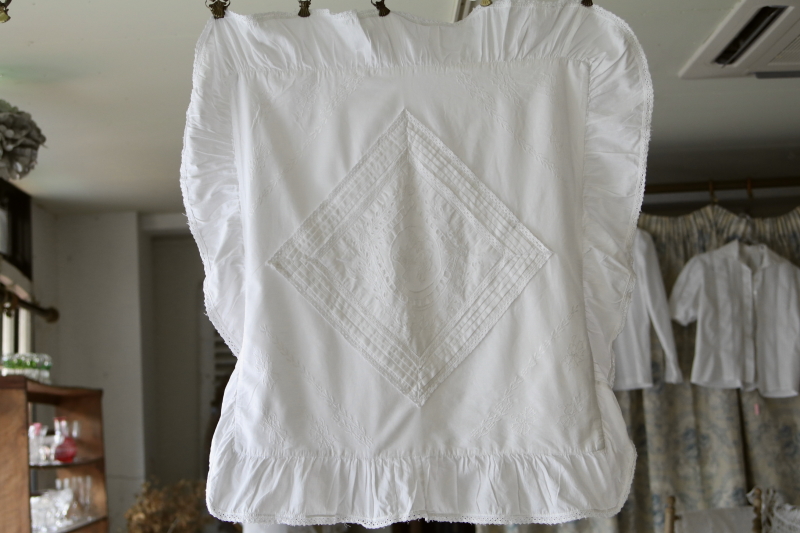 コットンラージクッションカバー　植物模様　刺繍　カットワーク　イギリス　アンティークストリュフ 20250717