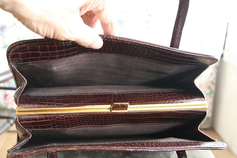 バーガンディレザーのハンドバッグ　イギリス　アンティークストリュフ