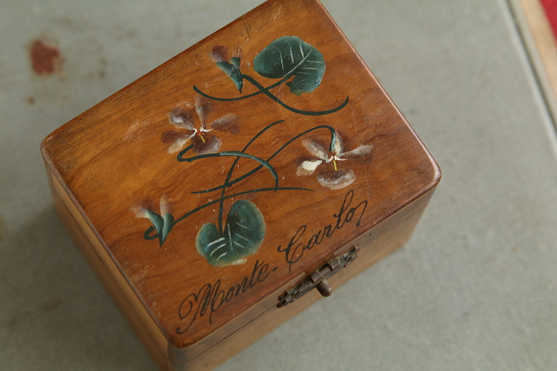 オリーブウッドのジュエリーボックス　菫　モンテカルロ　モナコ アンティークストリュフ
