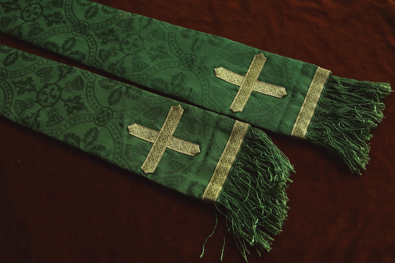 司祭の祭服　カトリック　アザミ　アンティークストリュフ