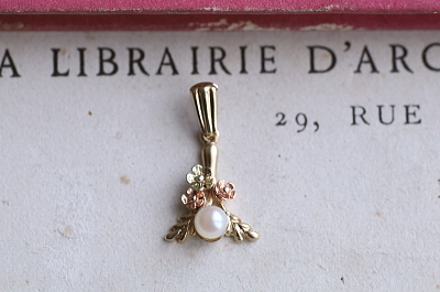 ツートーンゴールド　ベビーパールペンダント　ヴィンテージジュエリー　イギリス　アンティークストリュフ 20251218