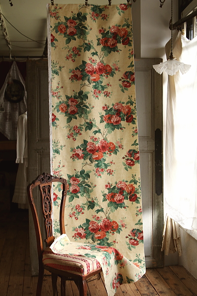 薔薇のプリントファブリック　sanderson サンダーソン　イギリス アンティークストリュフ