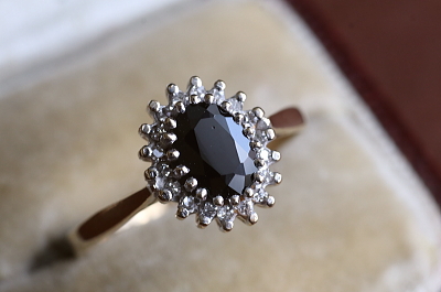 オーバルブルーサファイア　ダイヤモンドリング　イギリス　アンティークストリュフ