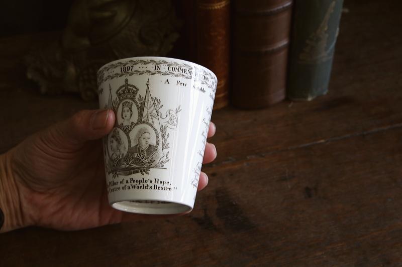 ヴィクトリア女王　ダイヤモンド・ジュビリービーカー　minton ミントン　イギリス　アンティークストリュフ