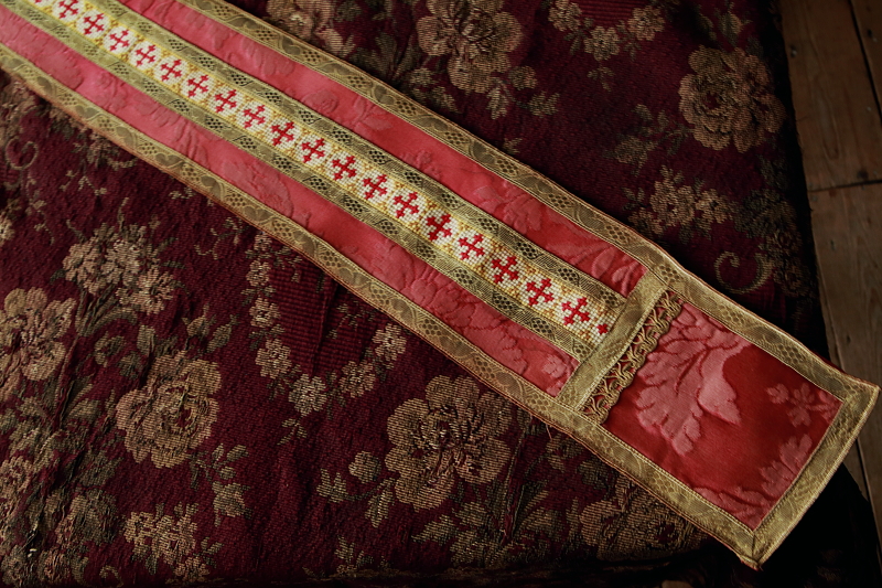 シルクダマスクとプチポワン　祭服の装飾　十字架　フランス　アンティークストリュフ