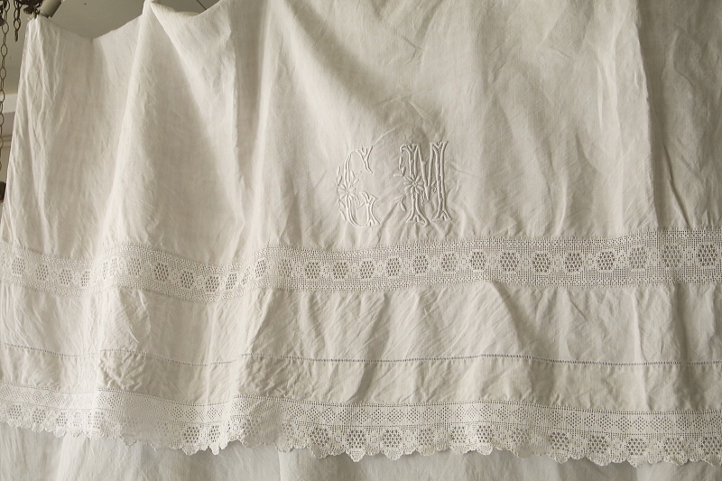 花文字刺繍とクロッシェのリネンシーツ　フランス　アンティークストリュフ