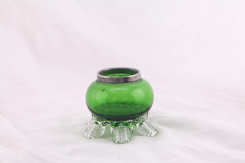 シルバーリムグリーングラスソルトディッシュ　ヴィクトリアン　イギリス　アンティークストリュフ