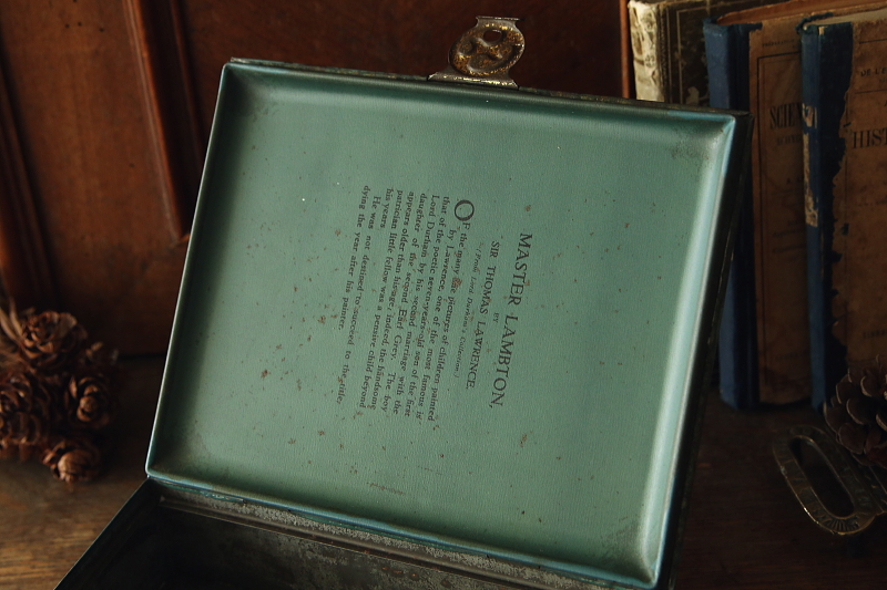 the red boyのビスケット缶　huntry and palmers イギリス　アンティークストリュフ