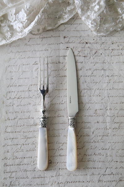 マザーオブパールハンドルデザートナイフ＆フォーク　イギリス　アンティークストリュフ