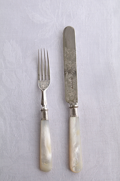 マザーオブパールハンドル　デザートナイフ&フォーク　ヴィクトリアン　イギリス アンティークストリュフ