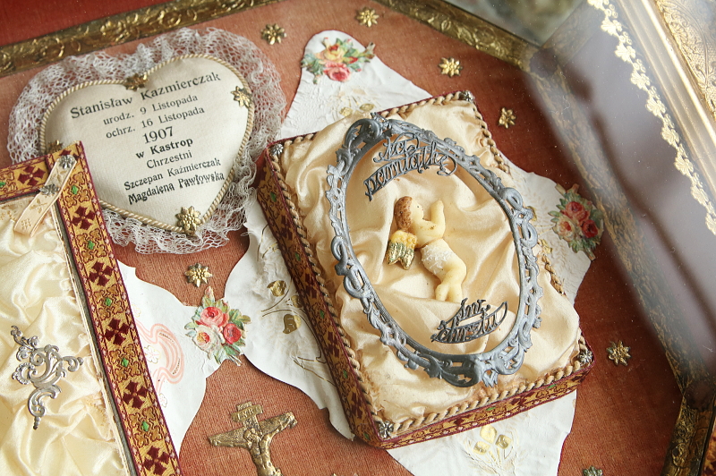 洗礼記念の天使のフレーム　ポーランド　クロスターアルバイテン　ウクライナ アンティークストリュフ 20251224