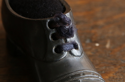 メタルシューズのピンクッション　イギリス　アンティークストリュフ