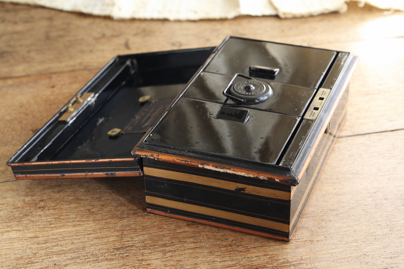 ジャパンドブラックキャッシュボックス　イギリス アンティークストリュフ