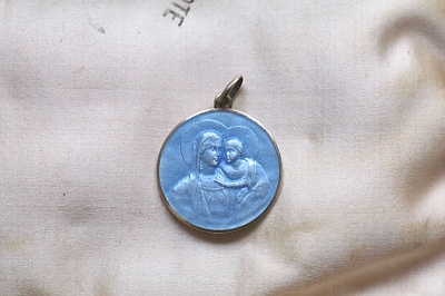 カラーエナメルのメダイ　スペイン　アンティークストリュフ