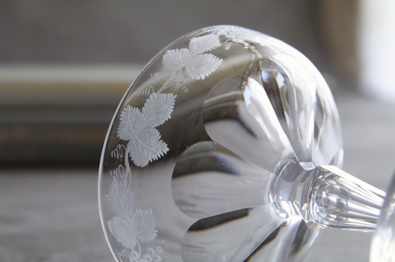 葡萄のエングレーヴィングシャンパンソーサー　イギリス　アンティークストリュフ