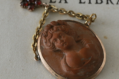 ラーヴァカメオガーネットペンダント　イタリア　アンティークストリュフ