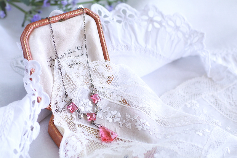 ピンクガラスシルバーネックレス　ヨーロッパ　アンティークストリュフ