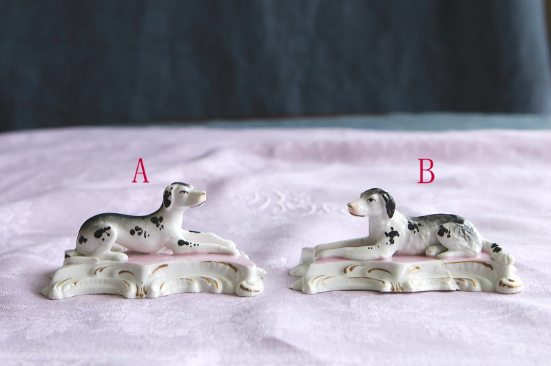 イングリッシュ・ポインターの着彩白磁像　ドイツ　アンティークストリュフ