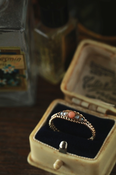 ピンクコーラル＆シードパール　ゴールドロープリング　イギリス　アンティークストリュフ 20250522