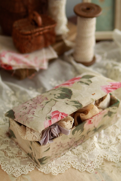 小さな薔薇のカルトナージュ　falcon works イギリス　アンティークストリュフ 20250617