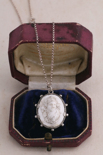 ラーヴァカメオ　シルバーフレームペンダント　イタリア　アンティークストリュフ 20250805