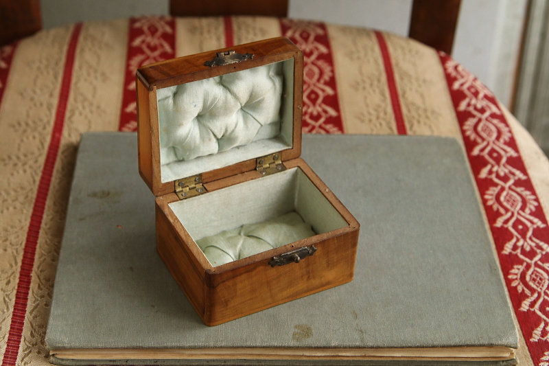 オリーブウッドのジュエリーボックス　菫　モンテカルロ　モナコ アンティークストリュフ