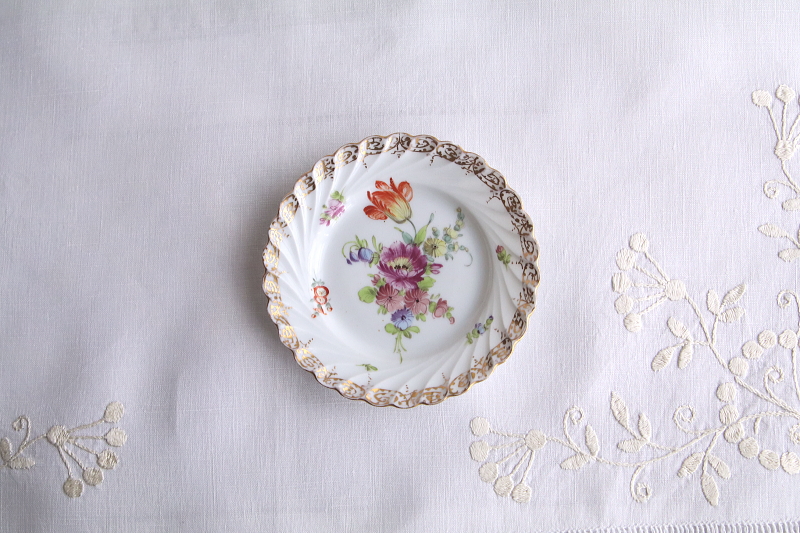 ドレスデンの花の小皿　ドイツ　アンティークストリュフ