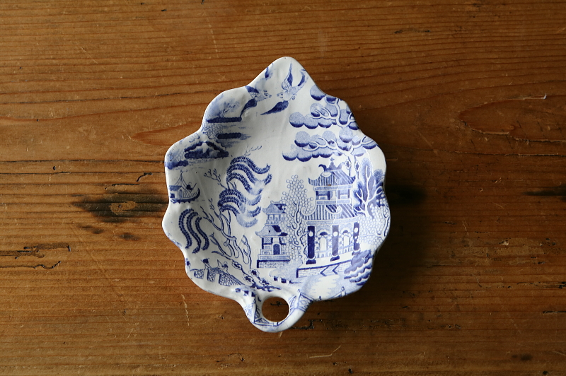 ヴィクトリアンブルーウイロー　リーフディッシュ　イギリス　アンティークストリュフ