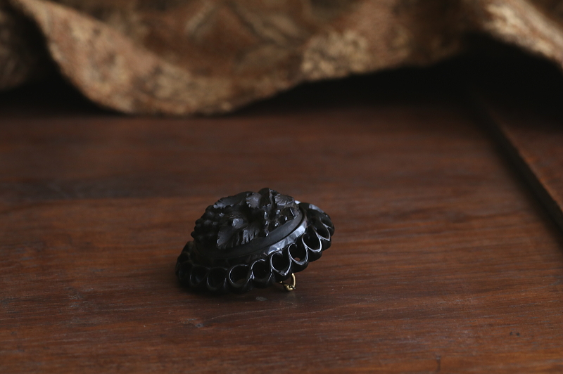 葡萄のジェットブローチ　ヴィクトリアン　イギリス　アンティークストリュフ