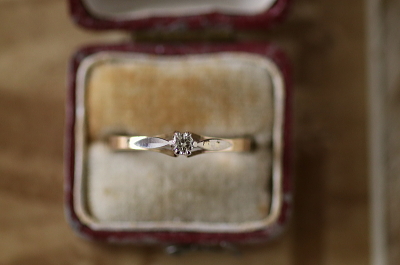 ホワイトゴールドフェイス　ダイヤモンドソリテールリング　エンゲージ　イギリス　アンティークストリュフ