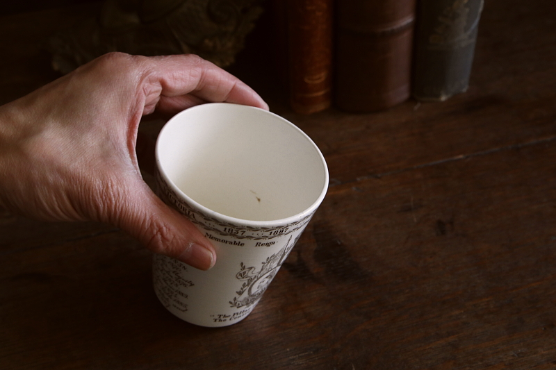 ヴィクトリア女王　ダイヤモンド・ジュビリービーカー　minton ミントン　イギリス　アンティークストリュフ