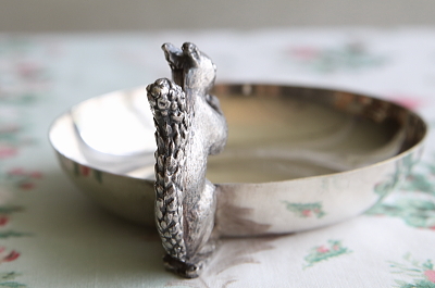 リスのナッツディッシュ　PARKIN SILVERSMITHS ltd イギリス　アンティークストリュフ