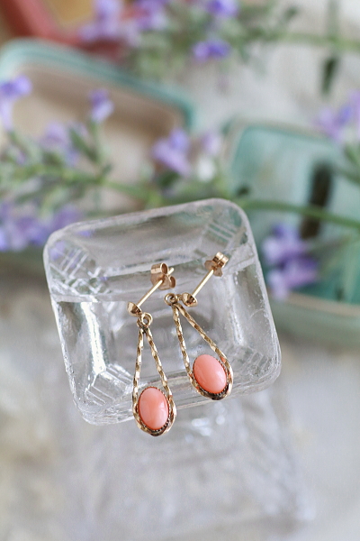 オーバルピンクコーラル　ゴールドピアス　イギリス　アンティークストリュフ 20250520