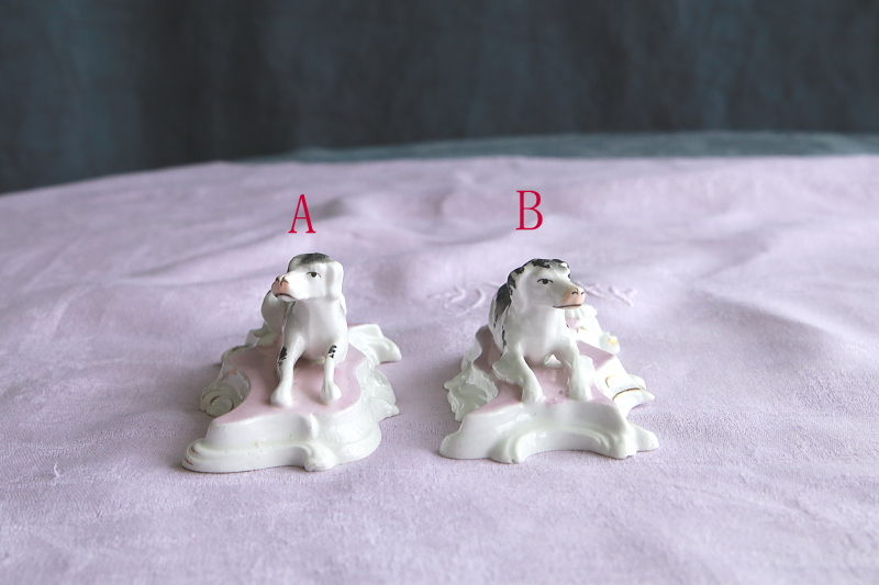 イングリッシュ・ポインターの着彩白磁像　ドイツ　アンティークストリュフ