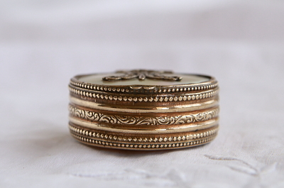 アヴェ・マリアのモノグラムロザリオケース　マザーオブパール　フランス　アンティークストリュフ