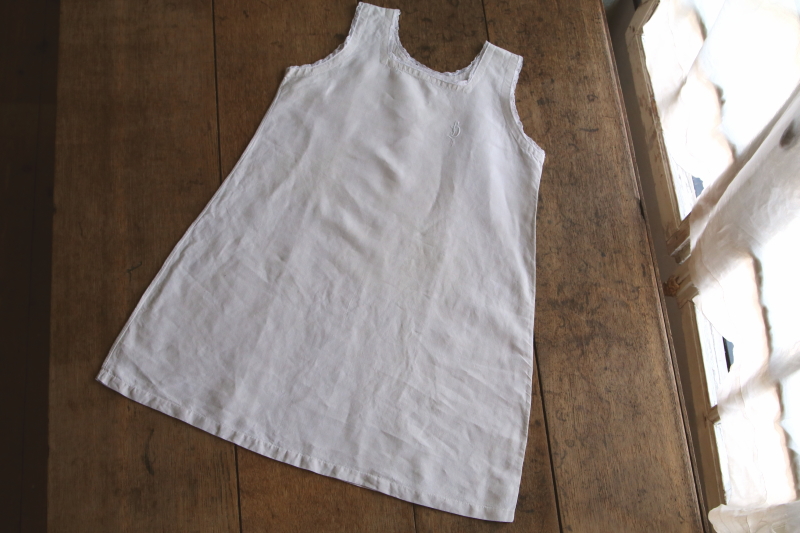 モノグラム刺繍のリネンナイティ　フランス　アンティークストリュフ