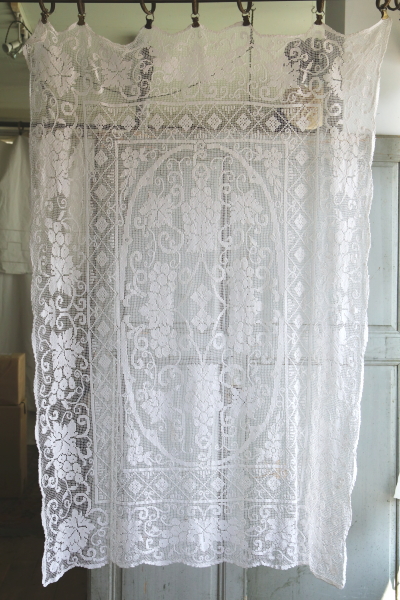 葡萄柄のフィレレースパネル　テーブルクロス　イギリス　アンティークストリュフ
