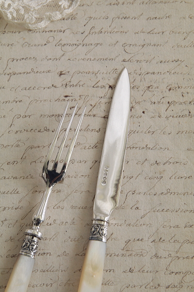 マザーオブパールハンドルデザートナイフ＆フォーク　イギリス　アンティークストリュフ