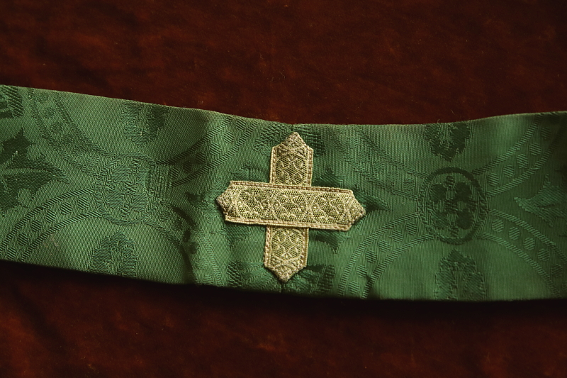 司祭の祭服　カトリック　アザミ　アンティークストリュフ