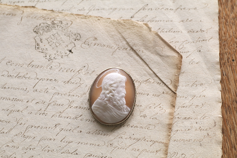 イエス様のシェルカメオブローチ　イタリア　 アンティークストリュフ