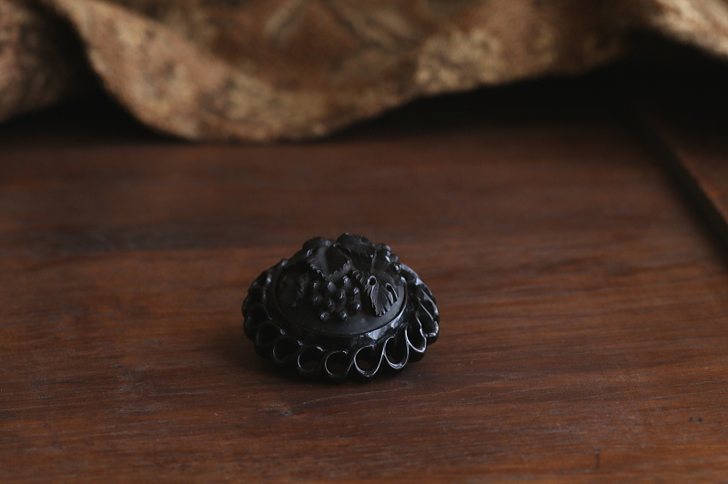 葡萄のジェットブローチ　ヴィクトリアン　イギリス　アンティークストリュフ