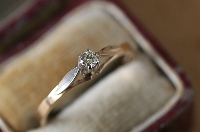 ホワイトゴールドフェイス　ダイヤモンドソリテールリング　エンゲージ　イギリス　アンティークストリュフ