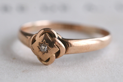 オールドヨーロピアンカット　シングルストーンゴールドリング　エンゲージ　イギリス　アンティークストリュフ