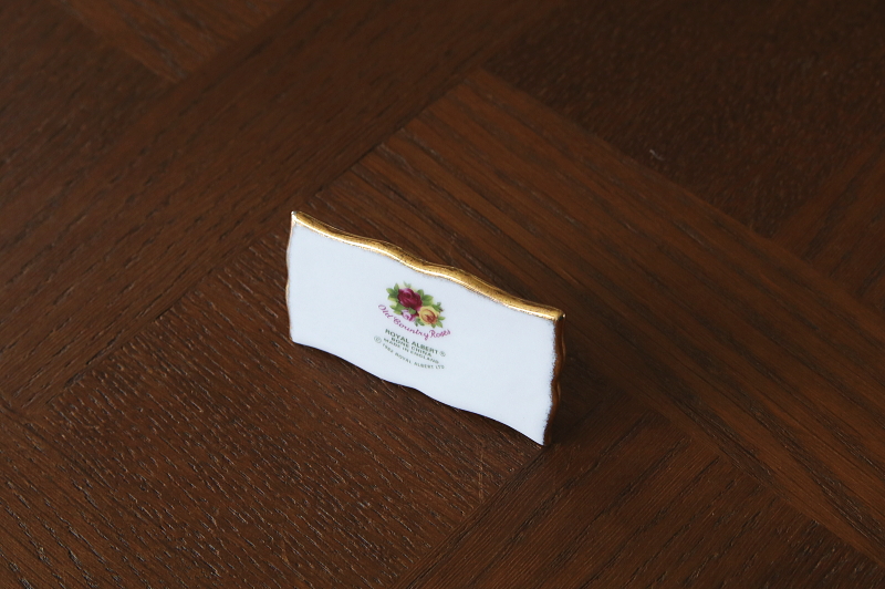 ROYAL ALBERTのショップディスプレーサイン　イギリス　アンティークストリュフ