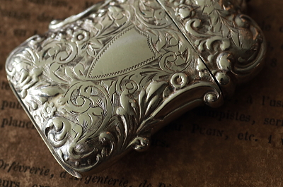 エングレーヴィングのヴェスタケース　ヴィクトリアン　イギリス　アンティークストリュフ