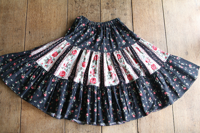 フランスのヴィンテージフレアスカート　フランス　アンティークストリュフ