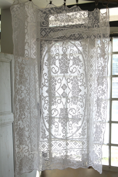 葡萄柄のフィレレースパネル　テーブルクロス　イギリス　アンティークストリュフ