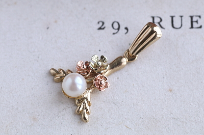 ツートーンゴールド　ベビーパールペンダント　ヴィンテージジュエリー　イギリス　アンティークストリュフ 20251218